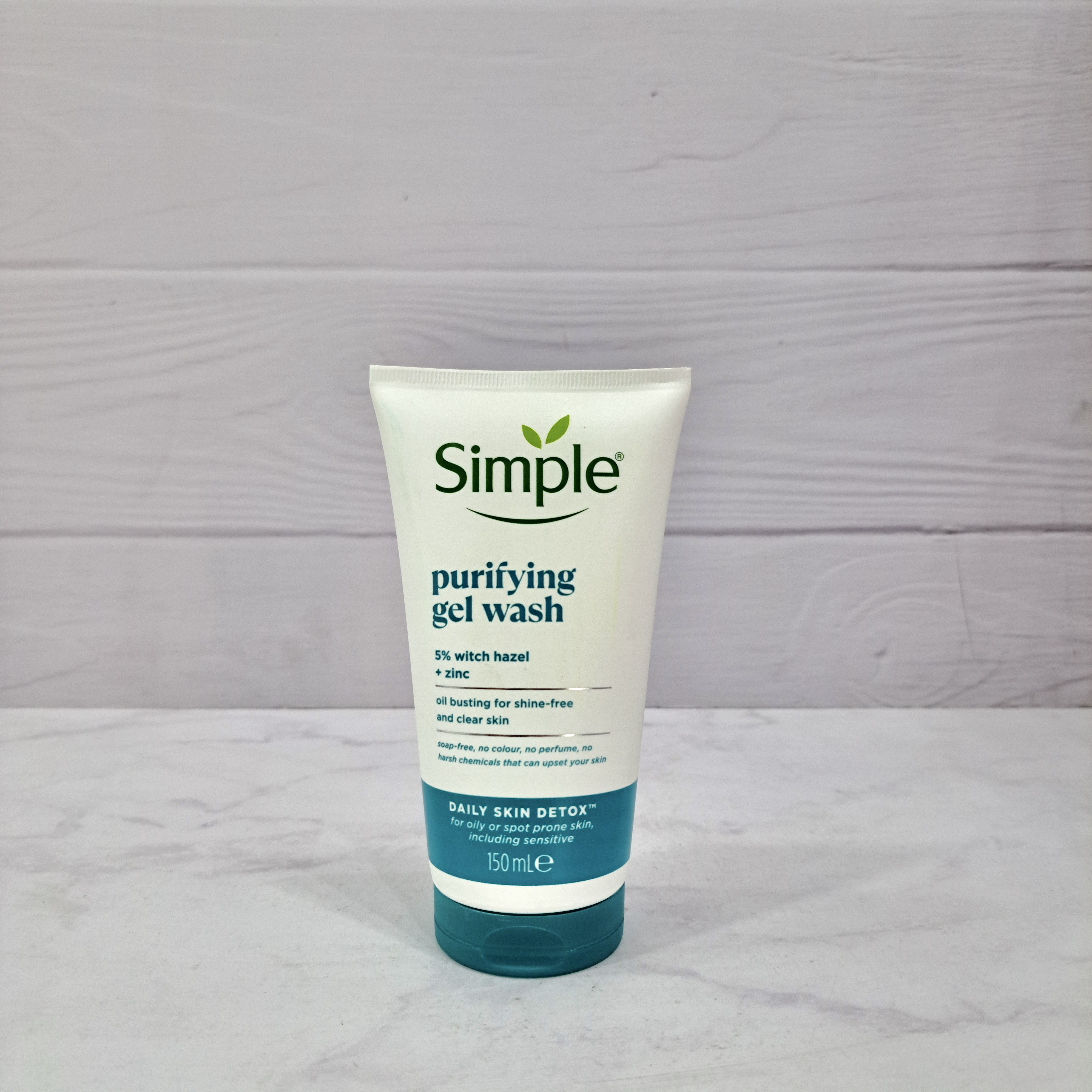 ژل شستشوی صورت سیمپل مدل Purifying Gel Wash مناسب پوست چرب و مستعد جوش