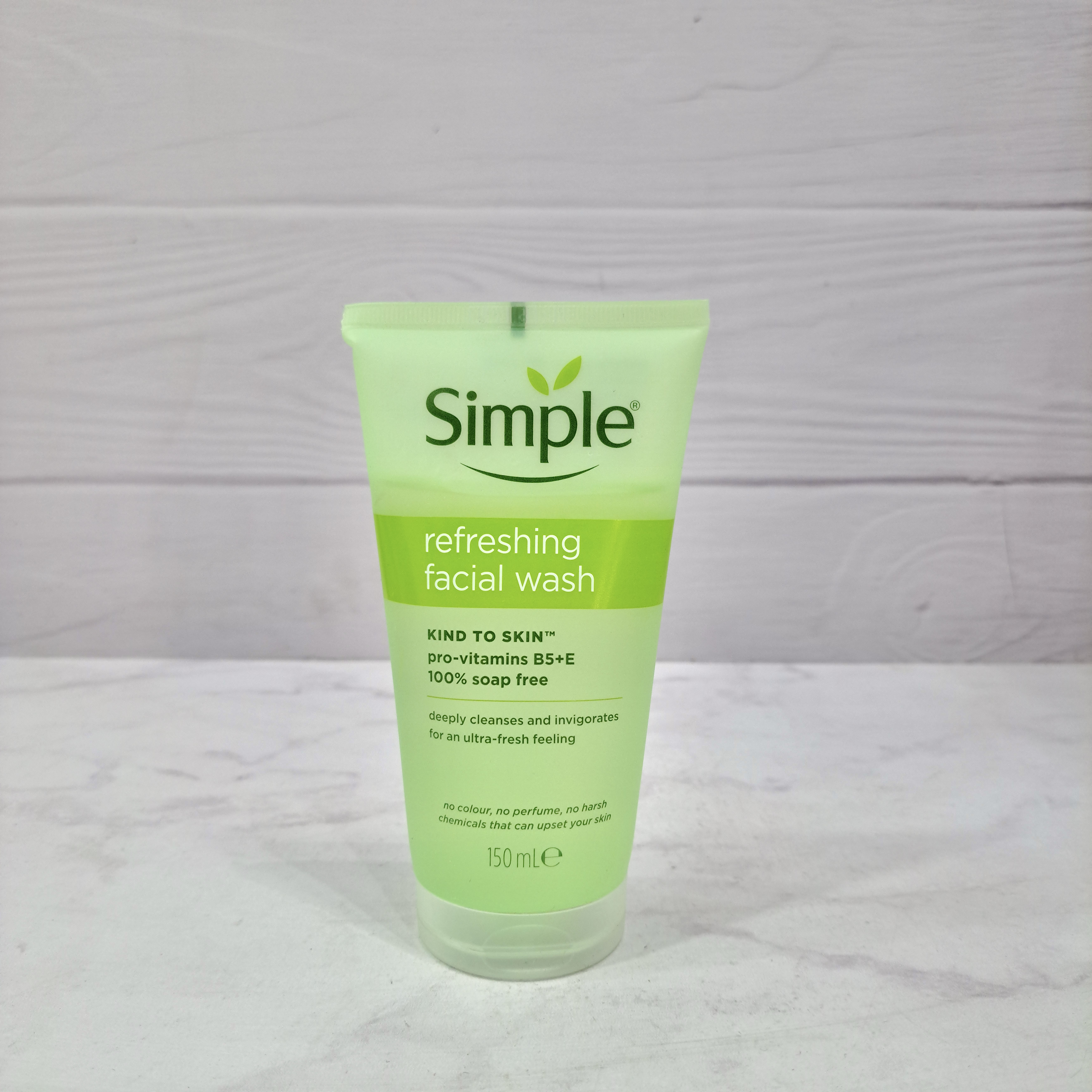 ژل شستشوی صورت سیمپل مدل Refreshing Facial Wash مناسب انواع پوست