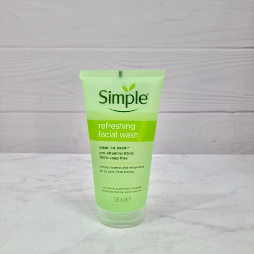 ژل شستشوی صورت سیمپل مدل Refreshing Facial Wash مناسب انواع پوست