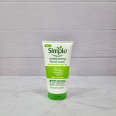 ژل شستشوی مرطوبکننده صورت سیمپل مدل Moisturising Facial Wash
