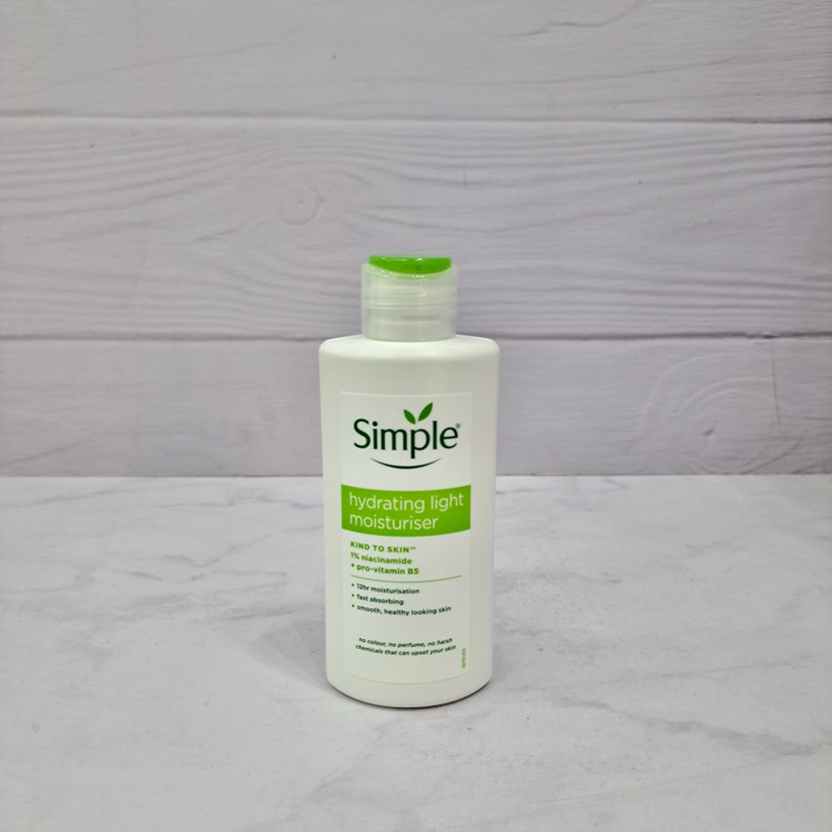 کرم مرطوبکننده سبک سیمپل مدل Hydrating Light Moisturiser