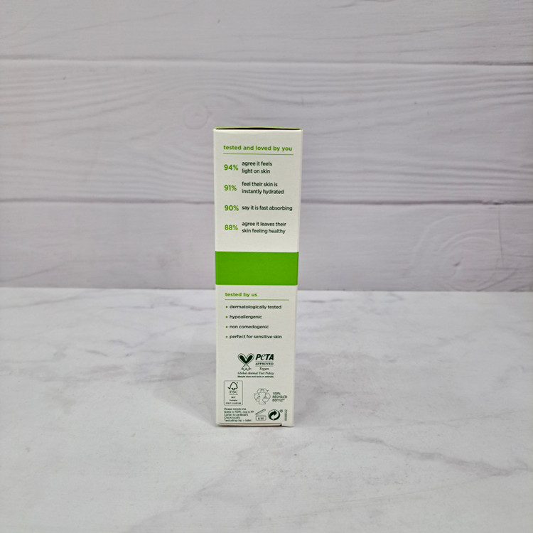 کرم مرطوبکننده سبک سیمپل مدل Hydrating Light Moisturiser