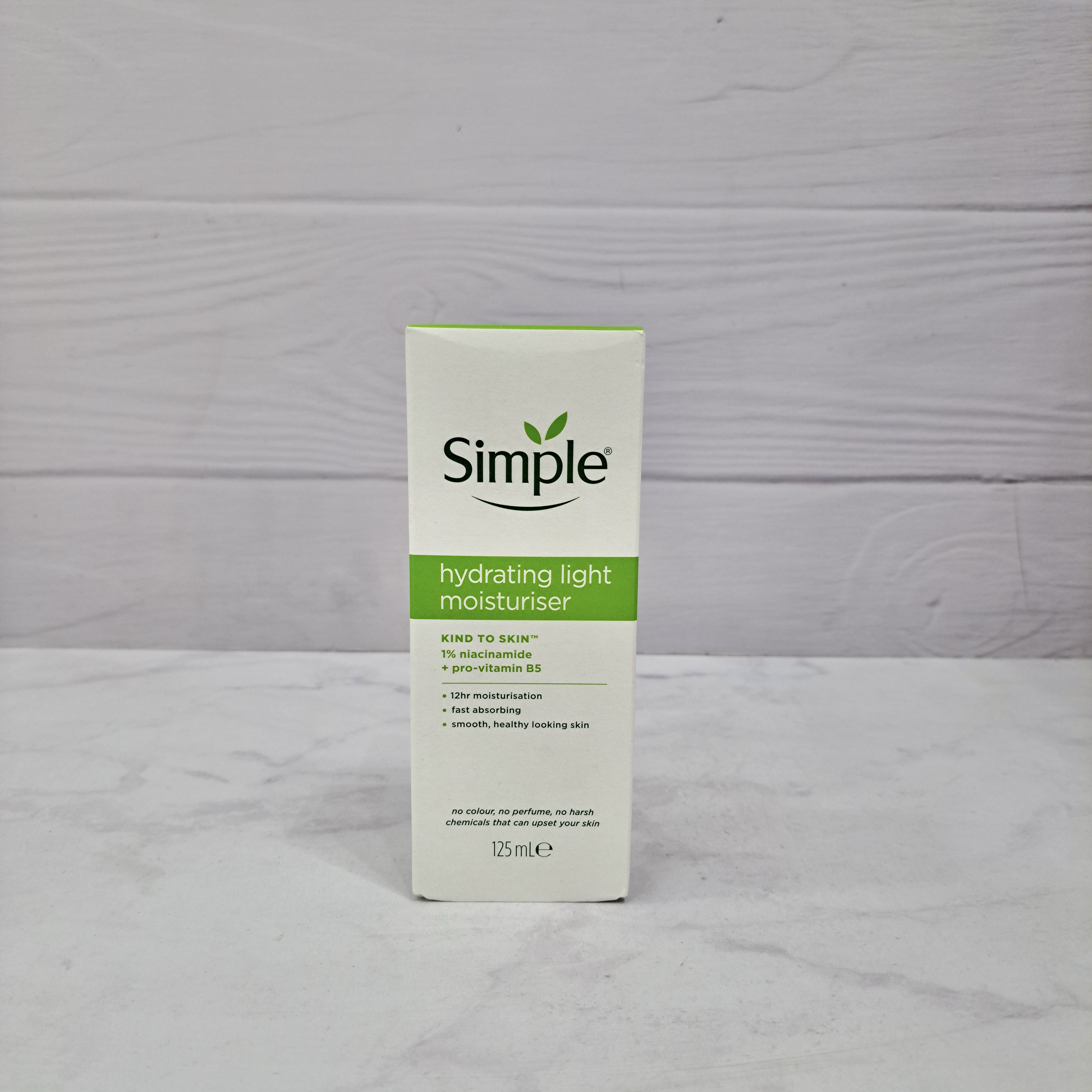 کرم مرطوب‌کننده سبک سیمپل مدل Hydrating Light Moisturiser