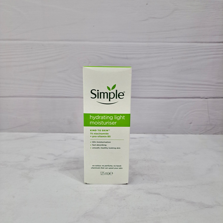 کرم مرطوبکننده سبک سیمپل مدل Hydrating Light Moisturiser