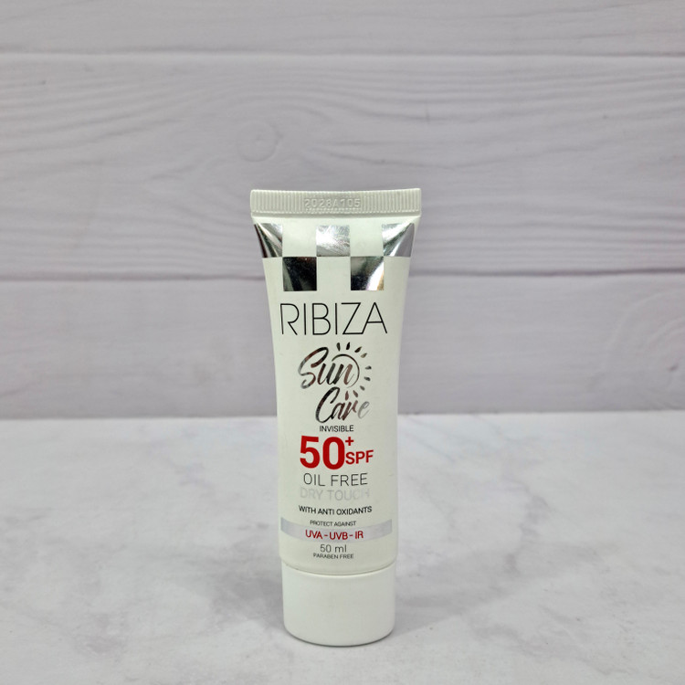 ضد آفتاب ریبیزا SPF50 بیرنگ فاقد چربی 50 میلیلیتر