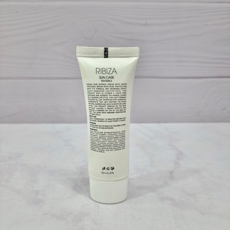 ضد آفتاب ریبیزا SPF50 بیرنگ فاقد چربی 50 میلیلیتر